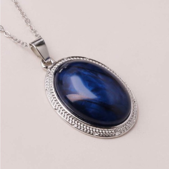 New Woman’s Sterling Silver Natural Brazilian Blue Kyanite Gemstone Necklace - Picture 3 of 10